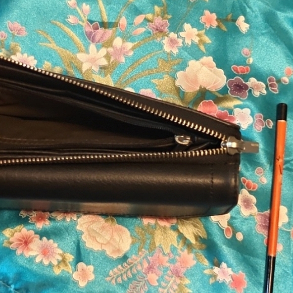 Matt & Nat Womens/Unisex Unique Vegan Black Wallet. - Picture 11 of 14